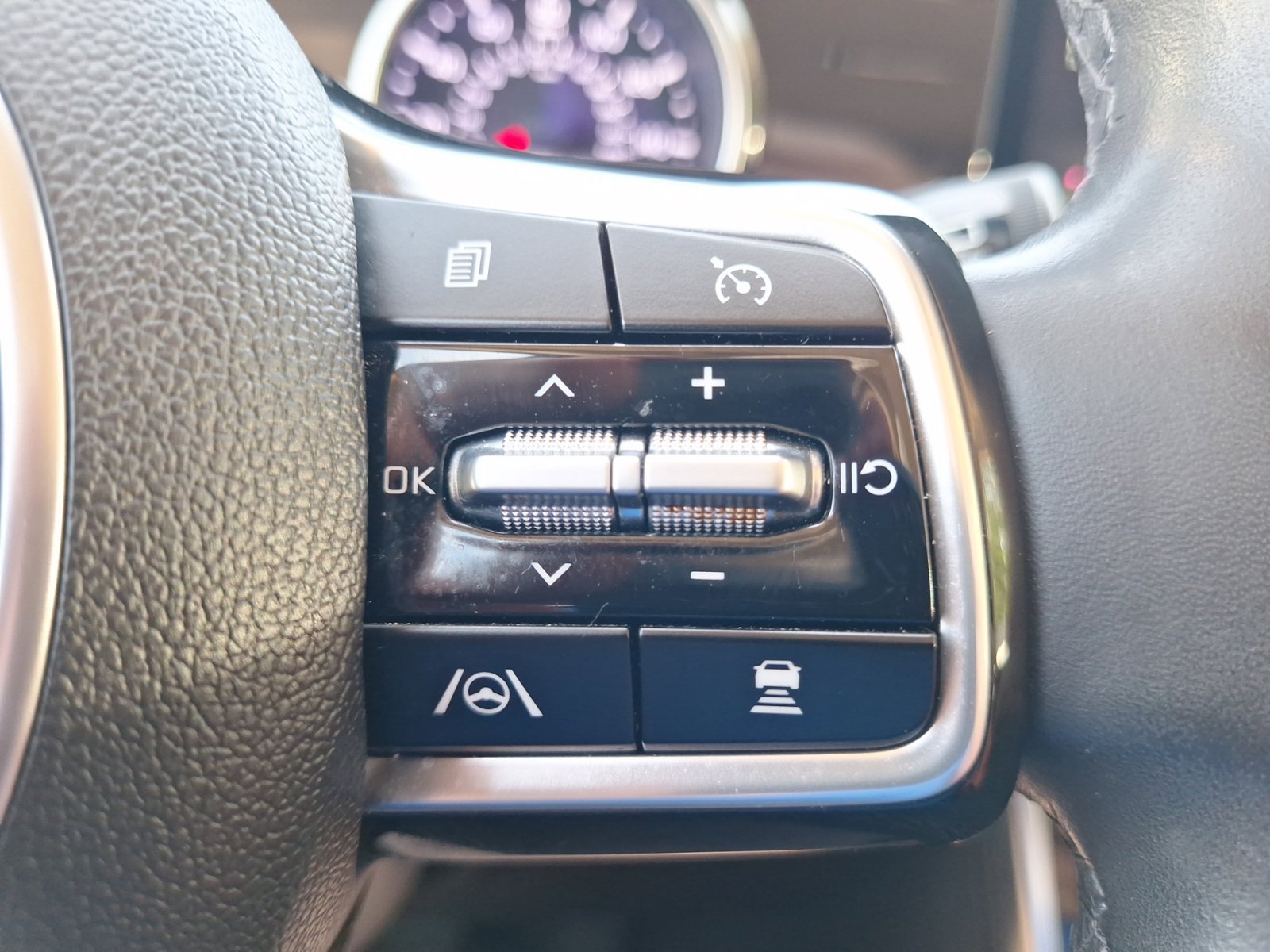 Used 2022 Kia Carnival SX FWD image 19