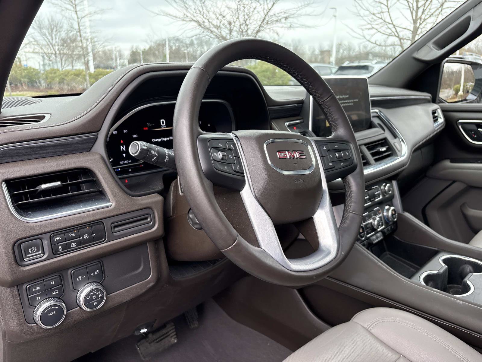 Certified 2023 GMC Yukon SLT w/ SLT Luxury Package image 17