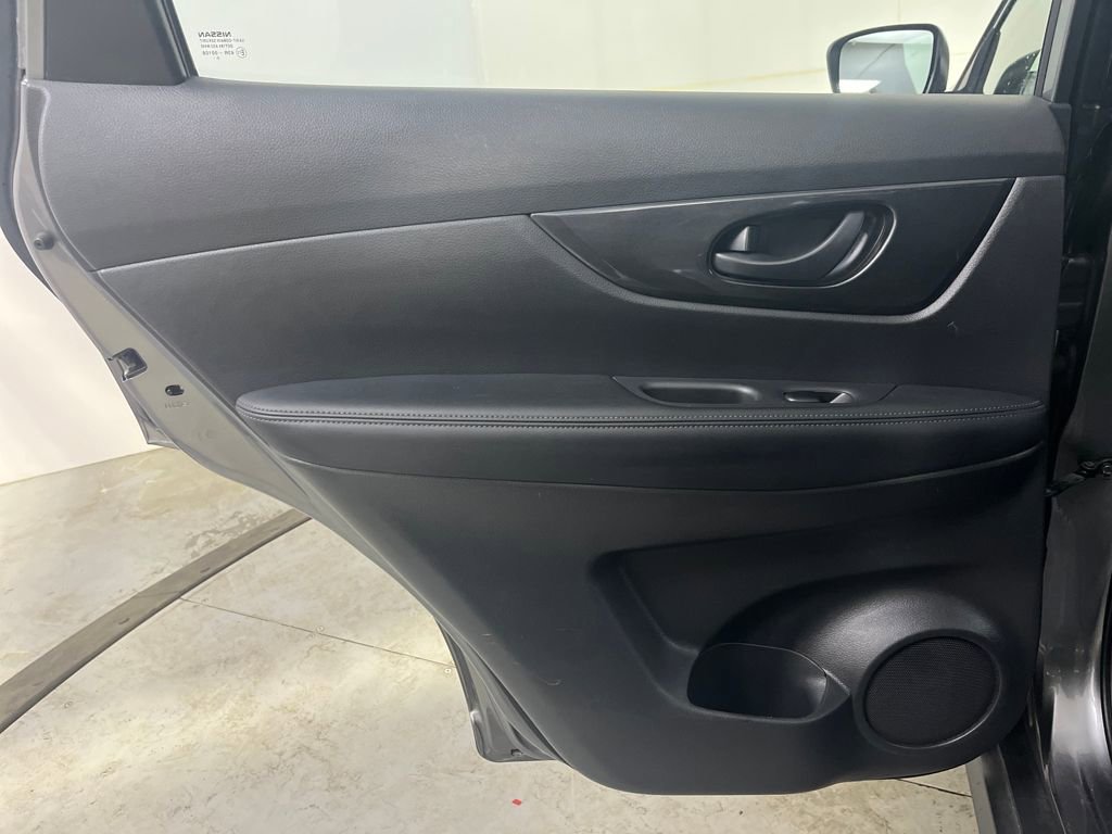 Used 2019 Nissan Rogue S image 28