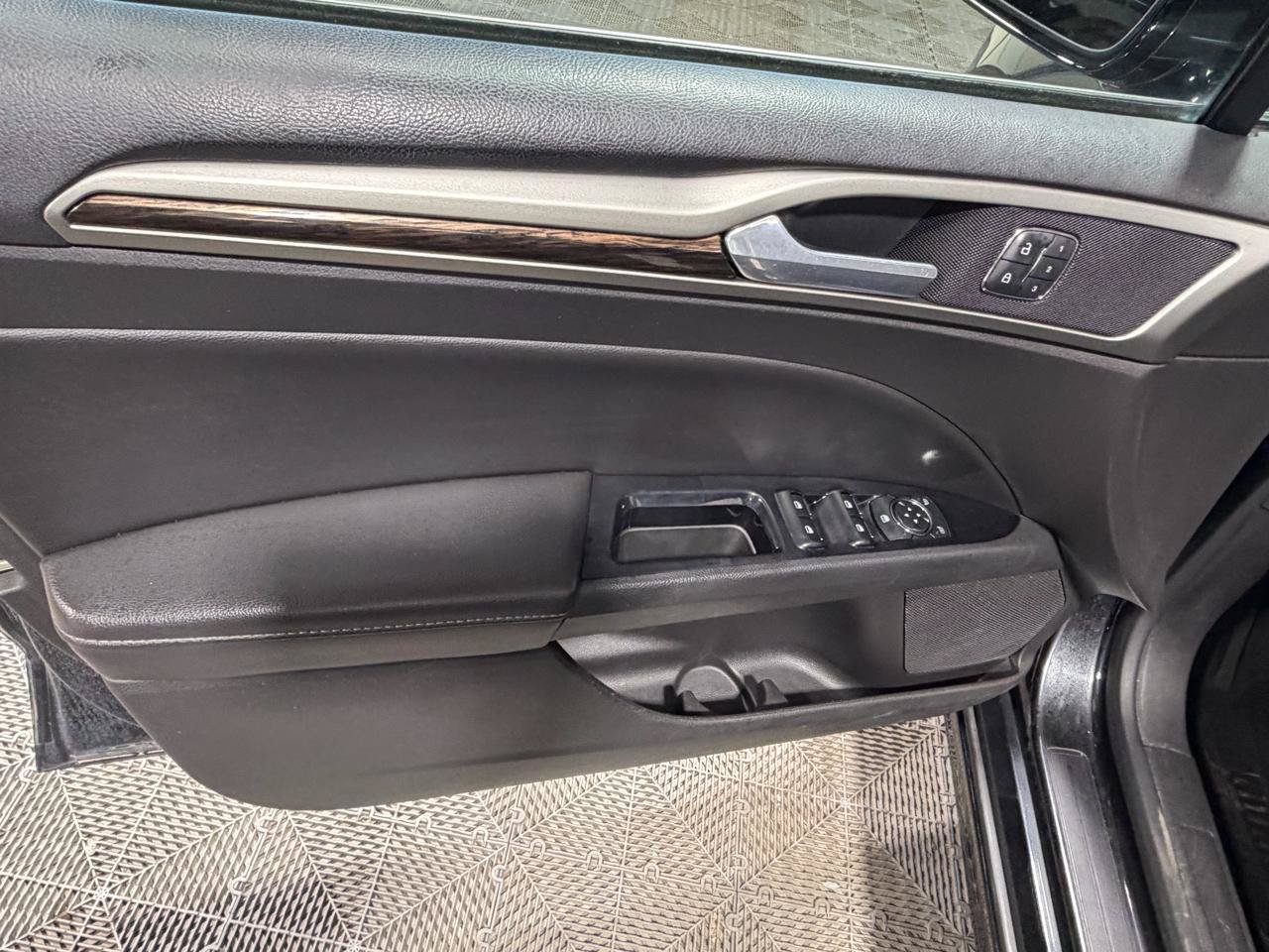 Used 2014 Ford Fusion SE w/ Equipment Group 202A FWD image 25