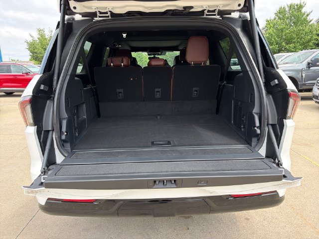 New 2026 Lincoln Navigator L Reserve AWD/4WD image 8