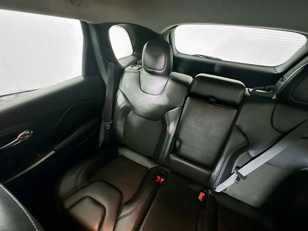 Used 2020 Jeep Cherokee Latitude Plus image 12