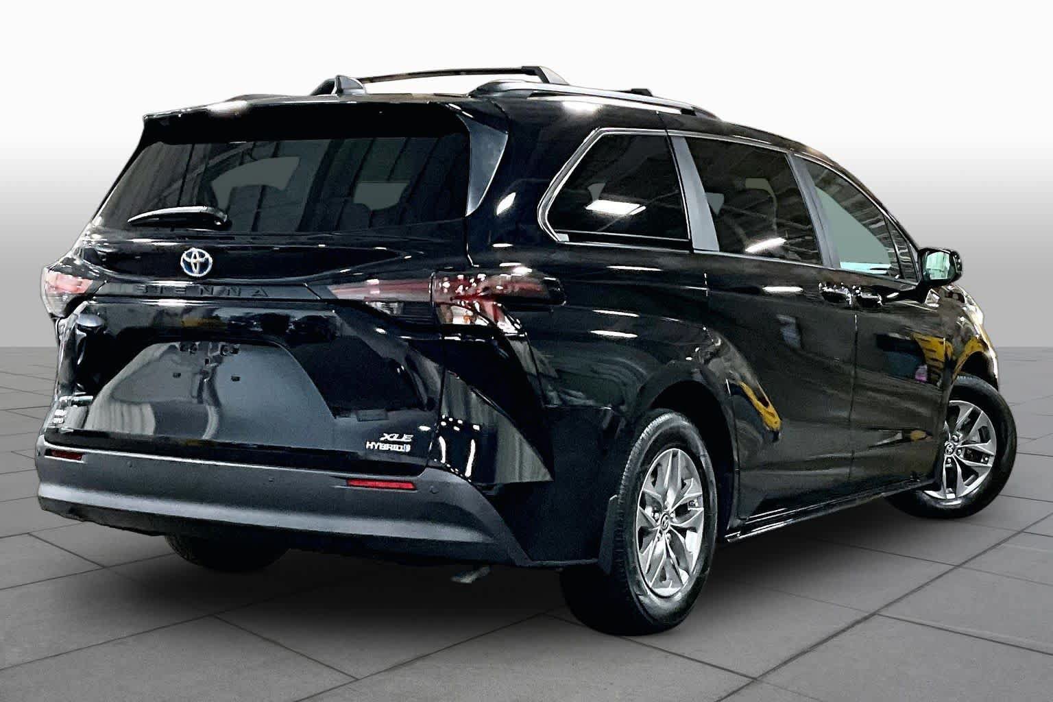 Certified 2023 Toyota Sienna XLE w/ XLE Plus Package AWD/4WD image 25