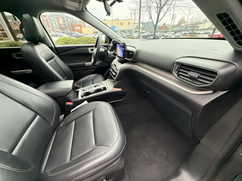 Used 2024 Ford Explorer XLT w/ Equipment Group 202A image 46