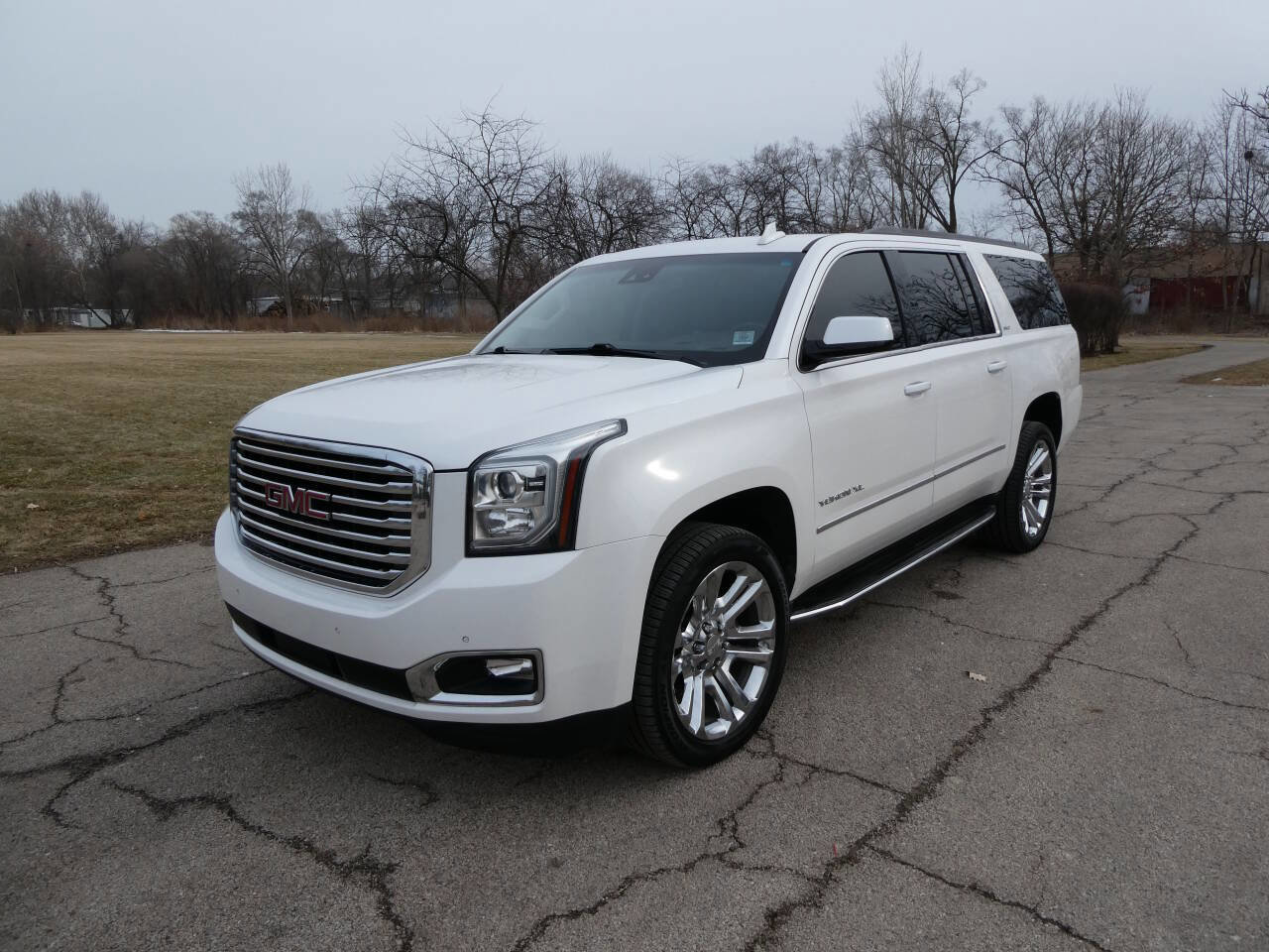 Used 2019 GMC Yukon XL SLT w/ Premium Edition AWD/4WD image 1