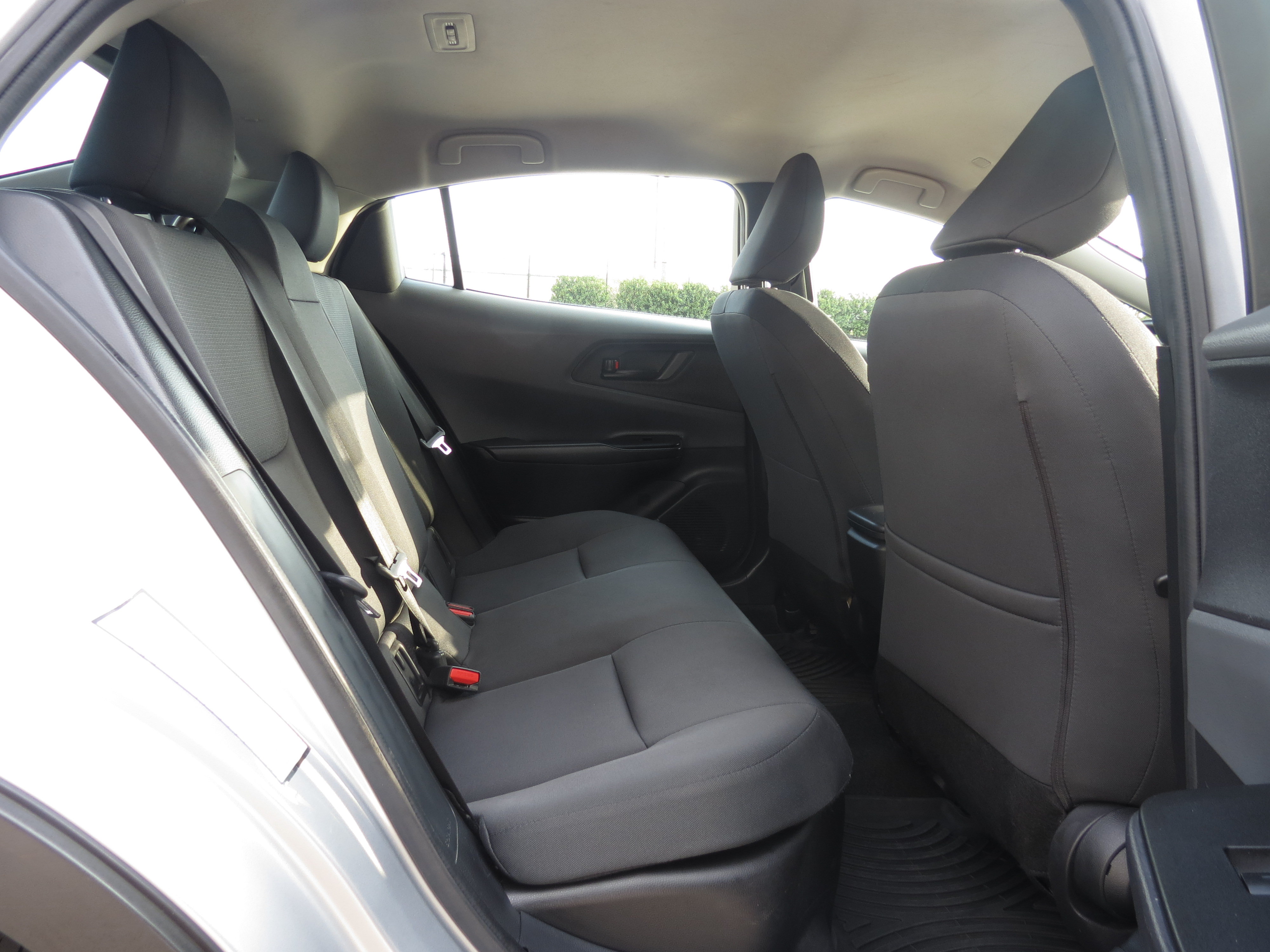 Used 2023 Toyota Prius LE FWD image 32
