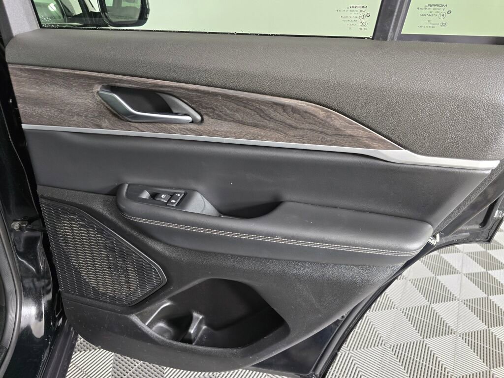 Used 2023 Jeep Grand Cherokee Limited w/ Black Appearance Package image 38