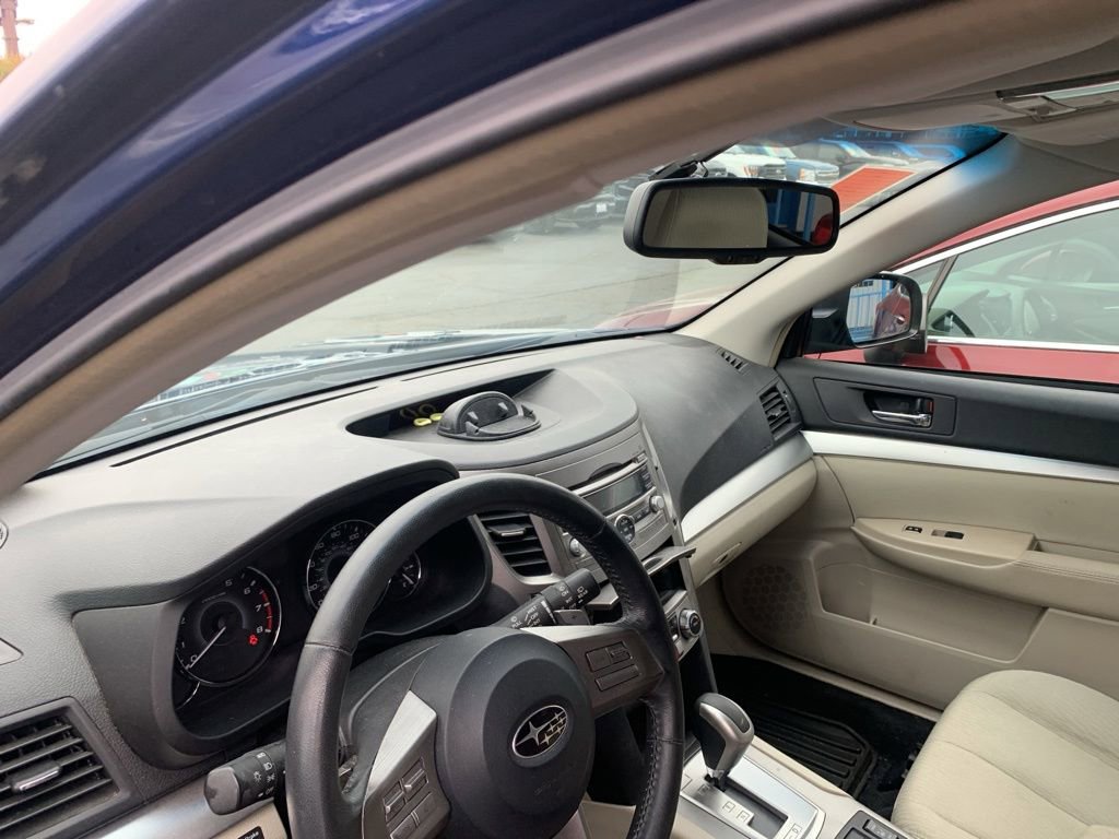 Used 2010 Subaru Outback 2.5i Premium AWD/4WD image 16