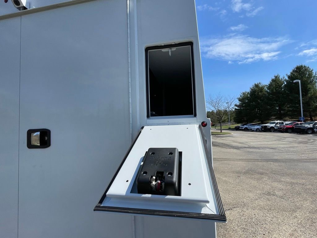 New 2026 Ford E-350 and Econoline 350 Super Duty w/ Power Equipment Group image 31