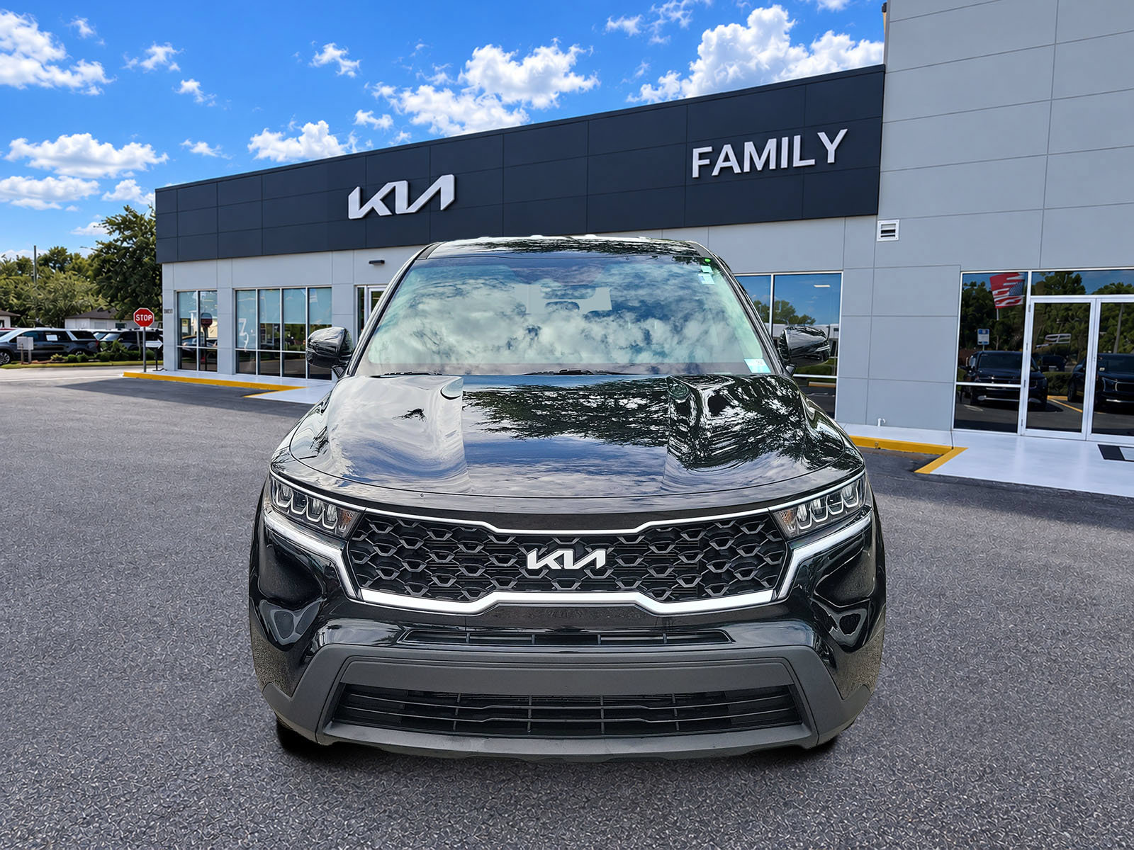 Certified 2023 Kia Sorento LX FWD image 2