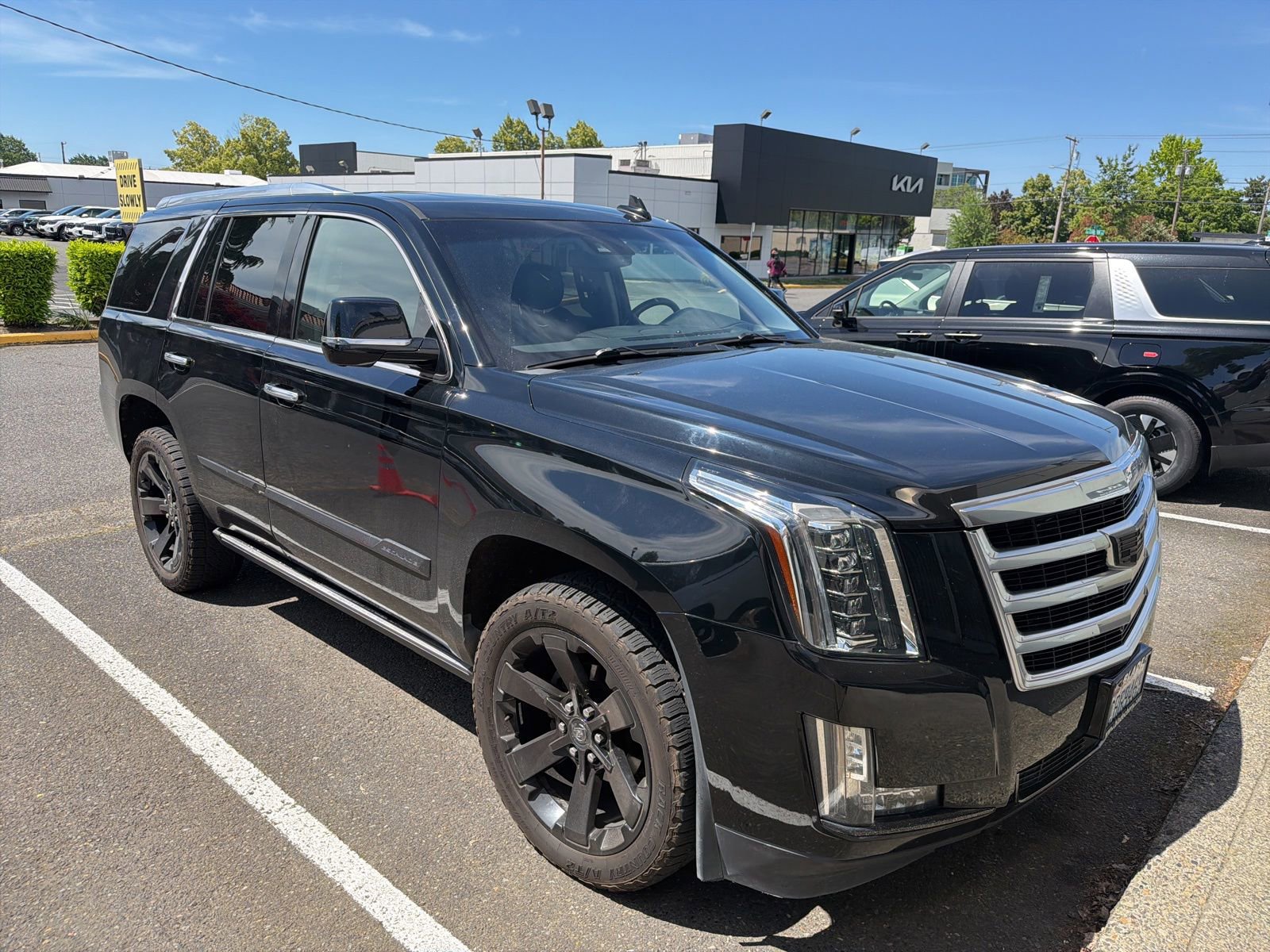 Used 2016 Cadillac Escalade Premium AWD/4WD image 3