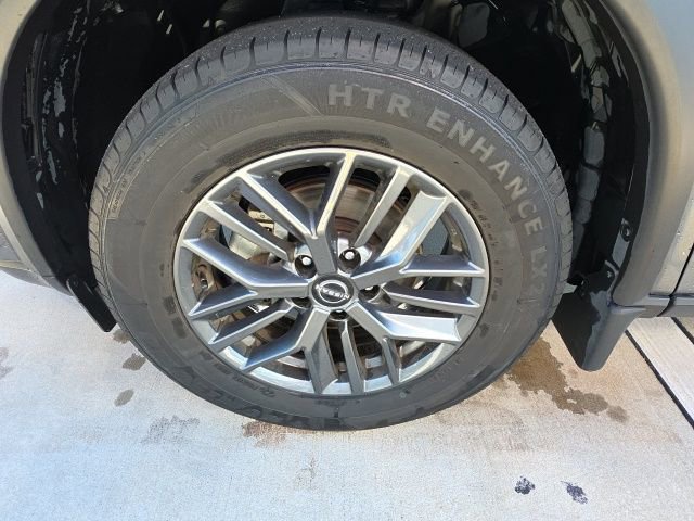 Used 2023 Nissan Rogue S image 10