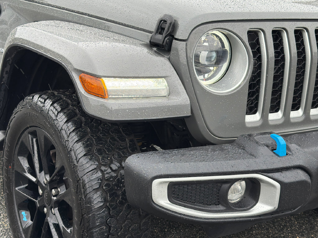Used 2023 Jeep Wrangler Unlimited Sahara w/ Cold Weather Group AWD/4WD image 9