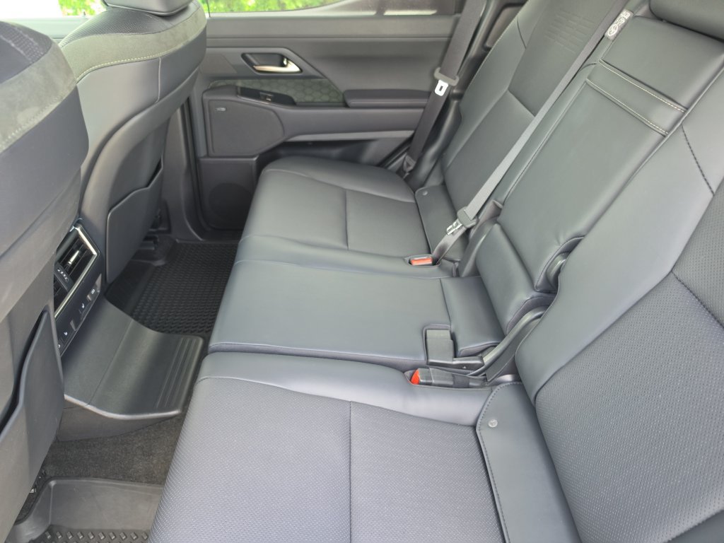 Used 2024 Lexus GX 550 AWD/4WD image 12