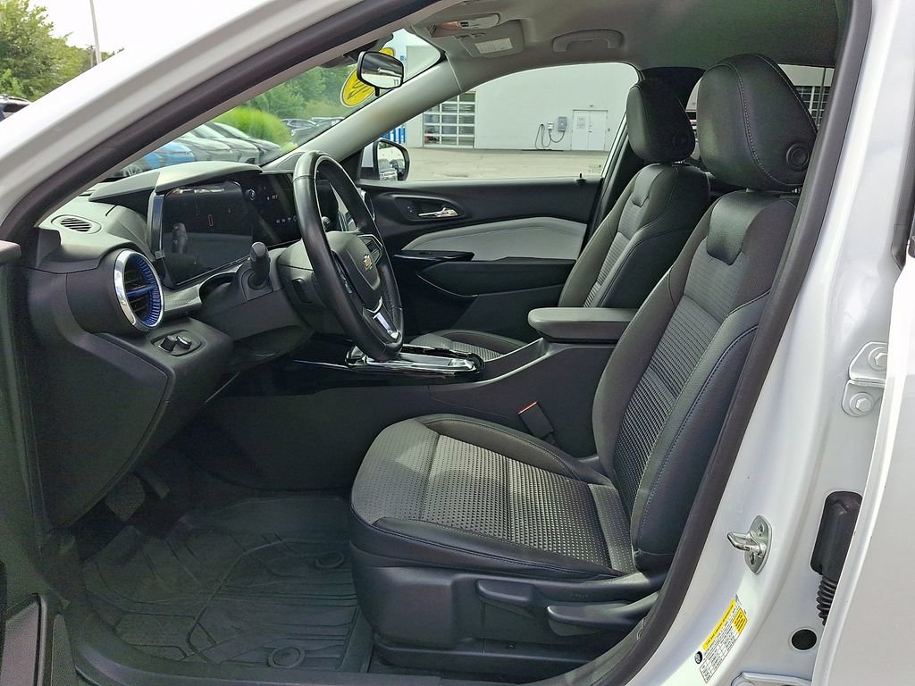 Certified 2024 Chevrolet Trax LT w/ Driver Confidence Package FWD image 12