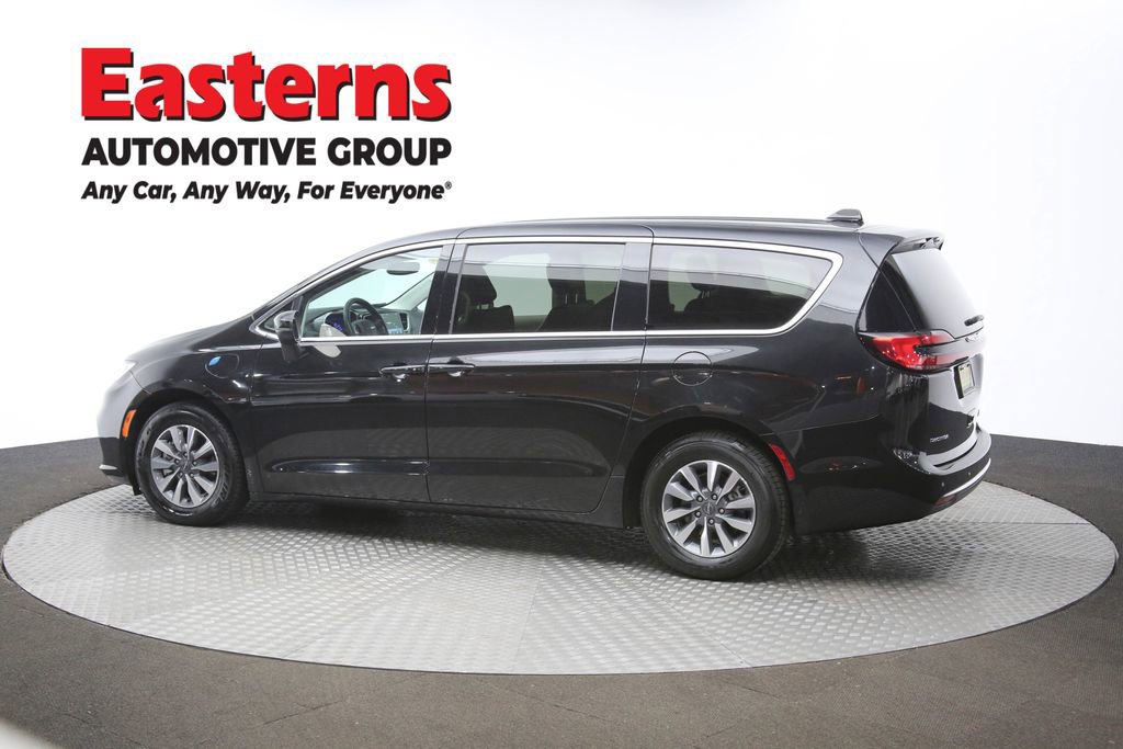 Used 2023 Chrysler Pacifica Touring-L image 59