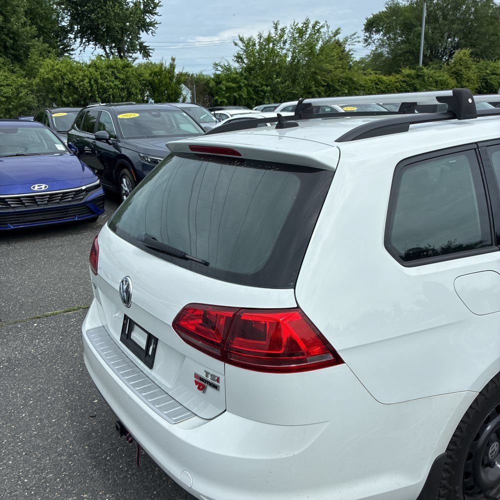 Used 2017 Volkswagen Golf S AWD/4WD image 3