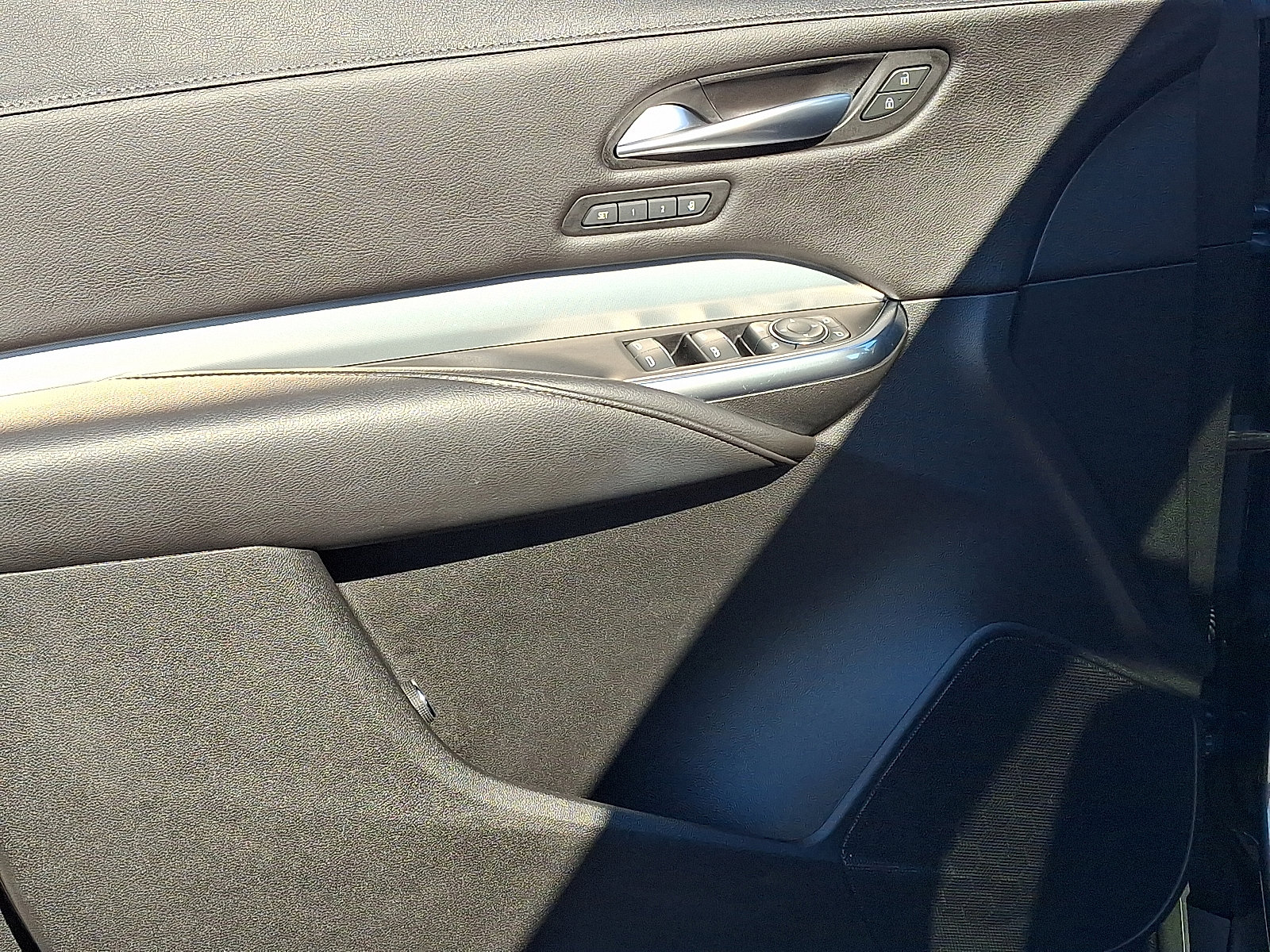 Used 2020 Cadillac XT4 Premium Luxury w/ Cold Weather Package image 13