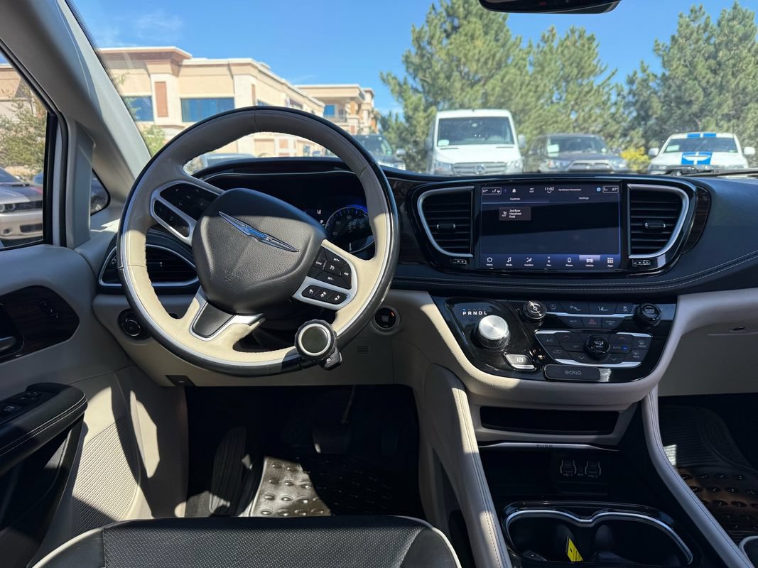 Used 2021 Chrysler Pacifica Limited AWD/4WD image 25