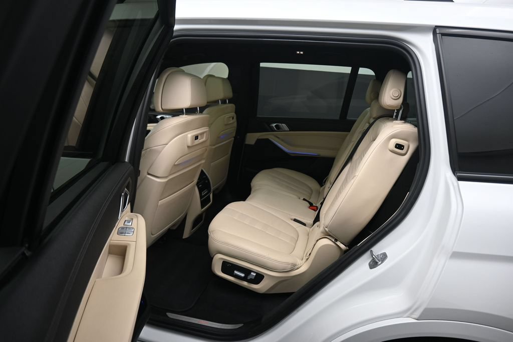 Used 2022 BMW X7 xDrive40i w/ Executive Package AWD/4WD image 32