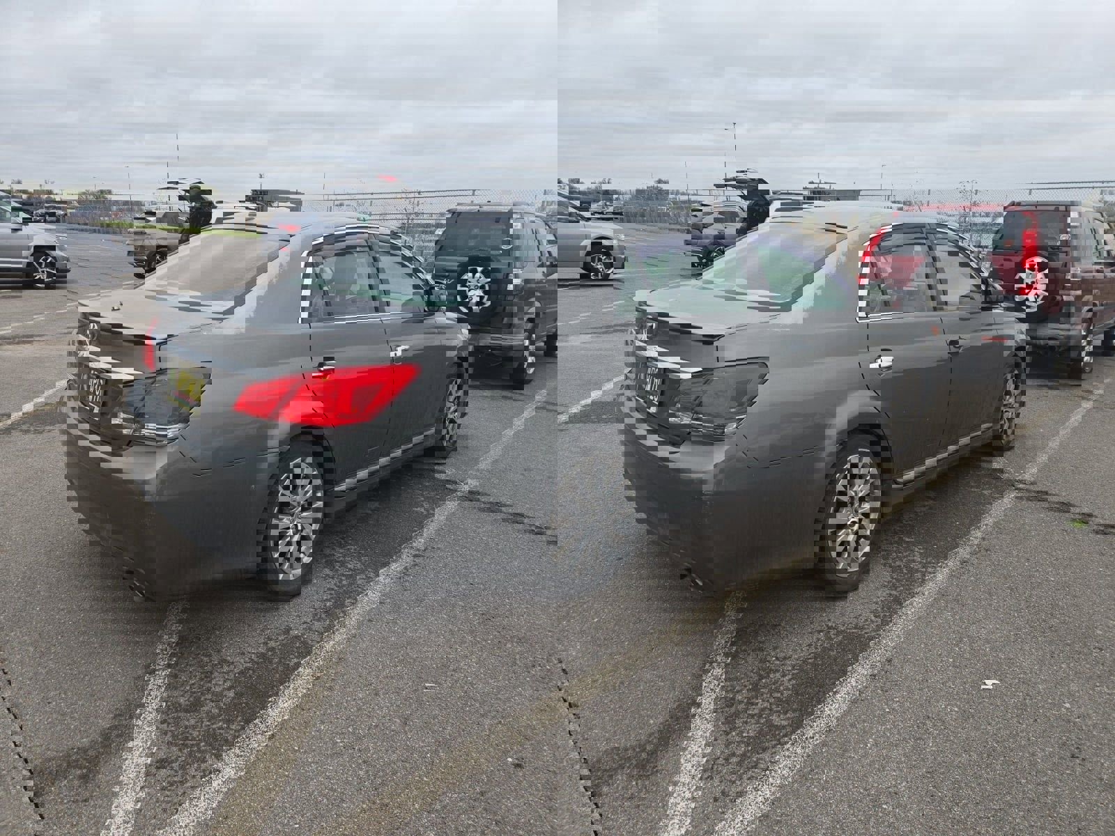 Used 2011 Toyota Avalon Limited FWD image 3