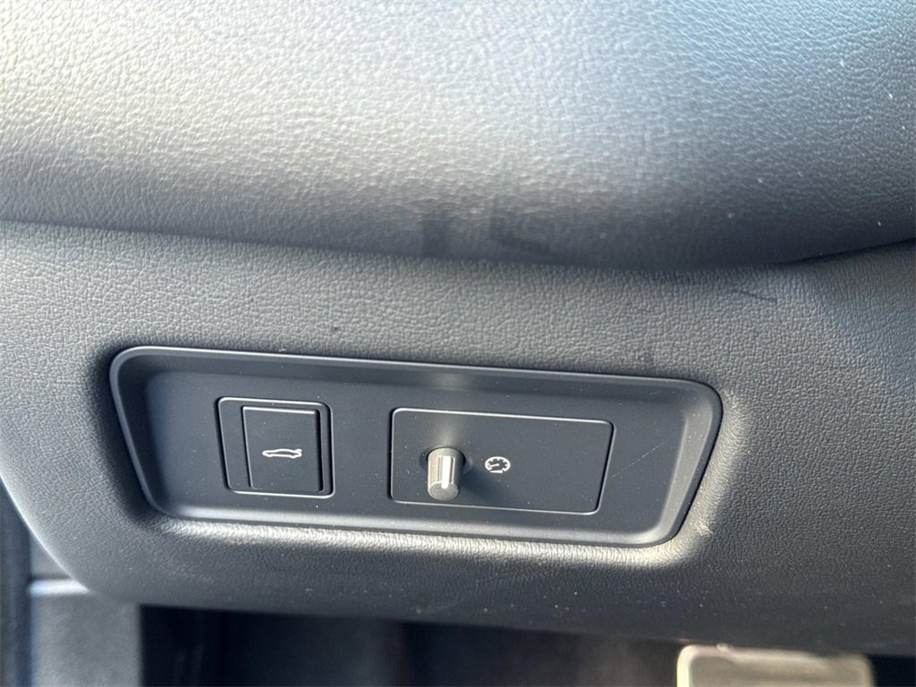 Used 2024 Jaguar XF R-Dynamic SE image 29