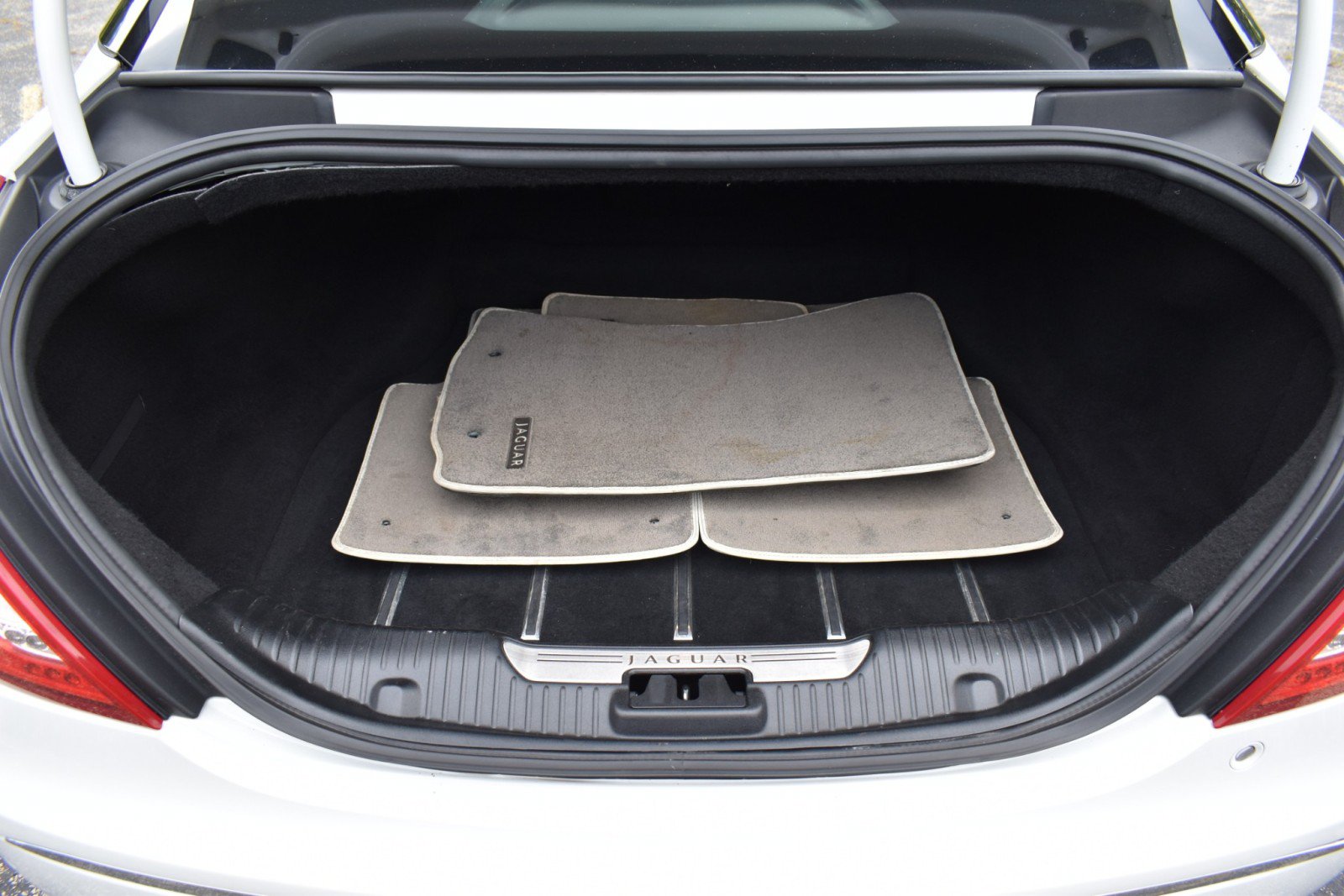 Used 2011 Jaguar XJ L RWD image 50
