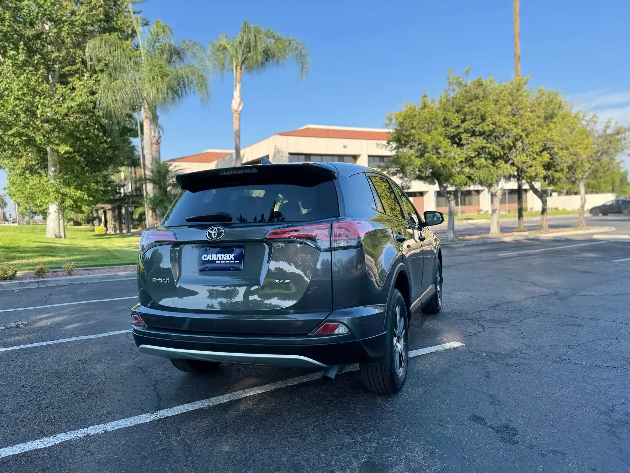 Used 2018 Toyota RAV4 XLE w/ Carpet Mat Package FWD image 22
