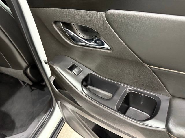 Used 2021 Chevrolet Traverse RS image 30