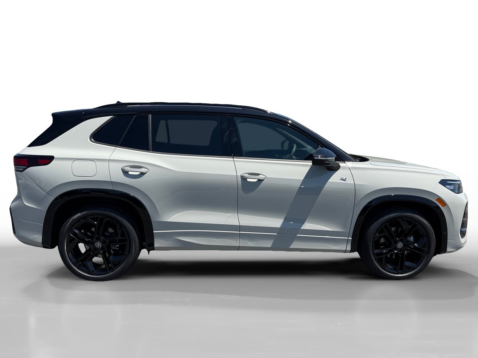 New 2026 Volkswagen Tiguan SE R-Line FWD image 6