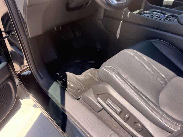 Used 2023 Honda Pilot Elite image 3