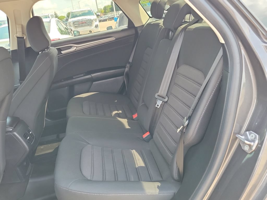 Used 2020 Ford Fusion SE AWD/4WD image 30