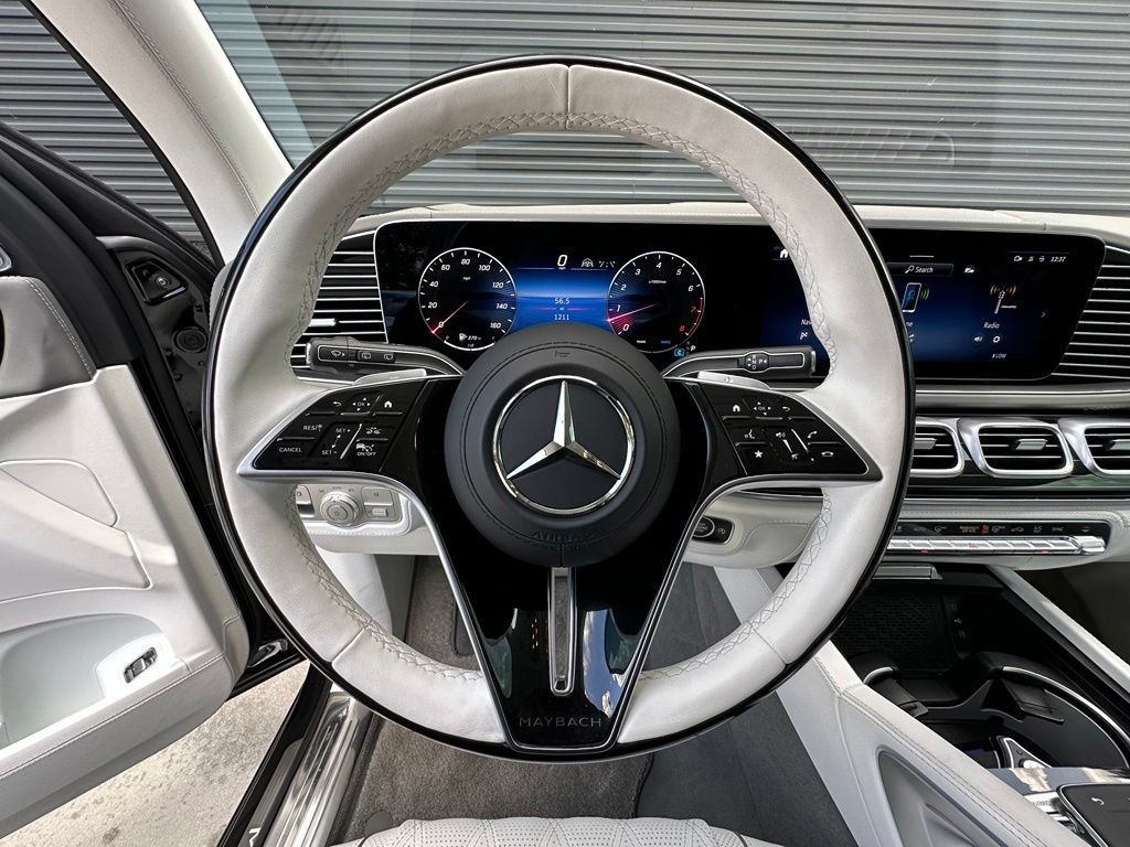 Used 2025 Mercedes-Benz Maybach GLS 600 4MATIC image 21