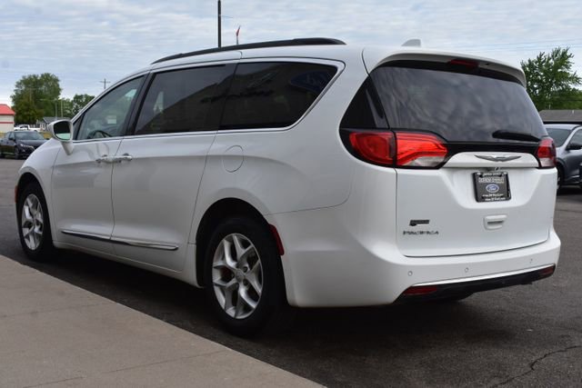 Used 2017 Chrysler Pacifica Touring-L w/ Tire & Wheel Group FWD image 14