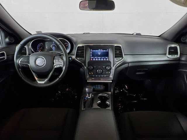 Used 2021 Jeep Grand Cherokee Laredo AWD/4WD image 23