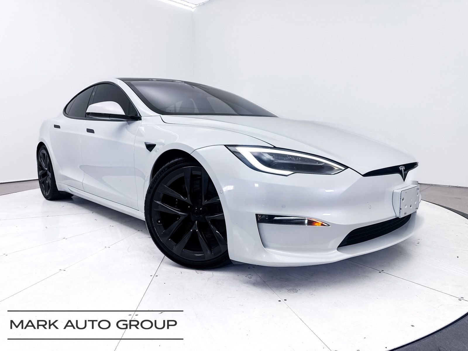 Used 2021 Tesla Model S Plaid image 1