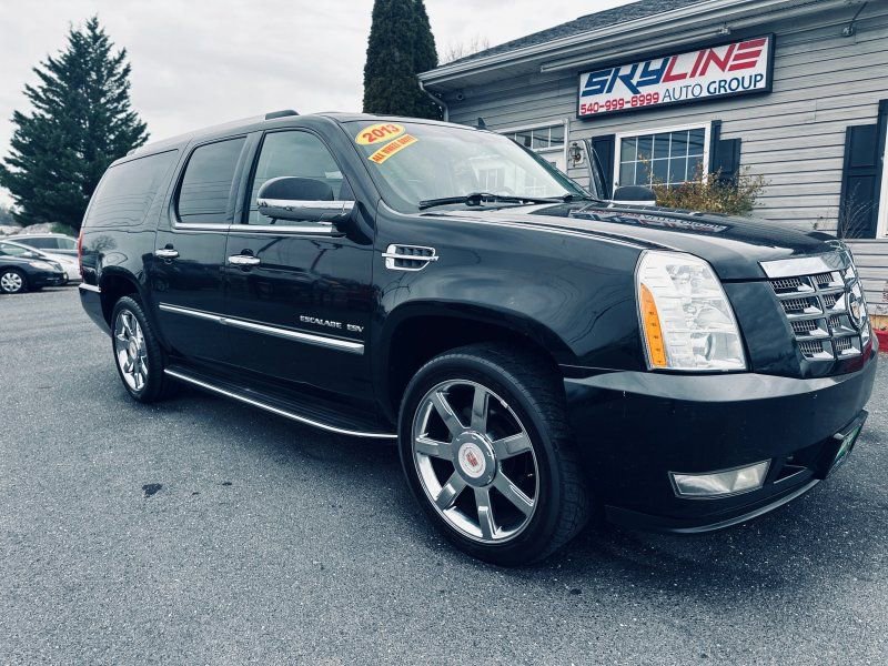 Used 2013 Cadillac Escalade ESV Luxury image 2