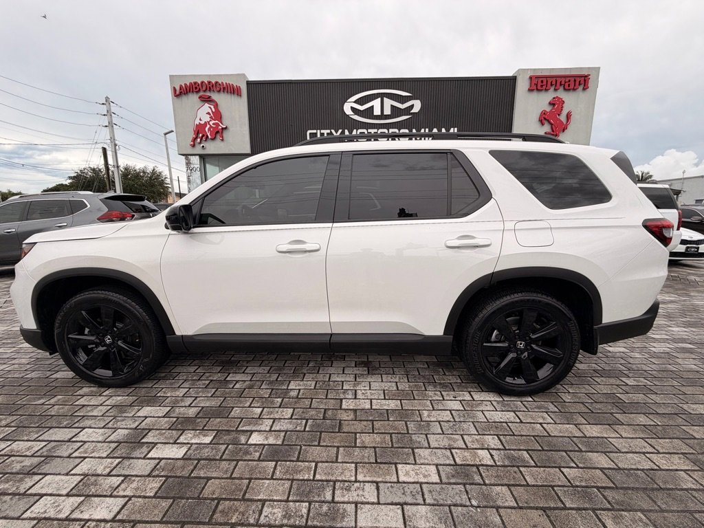 Used 2025 Honda Pilot Black Edition image 4