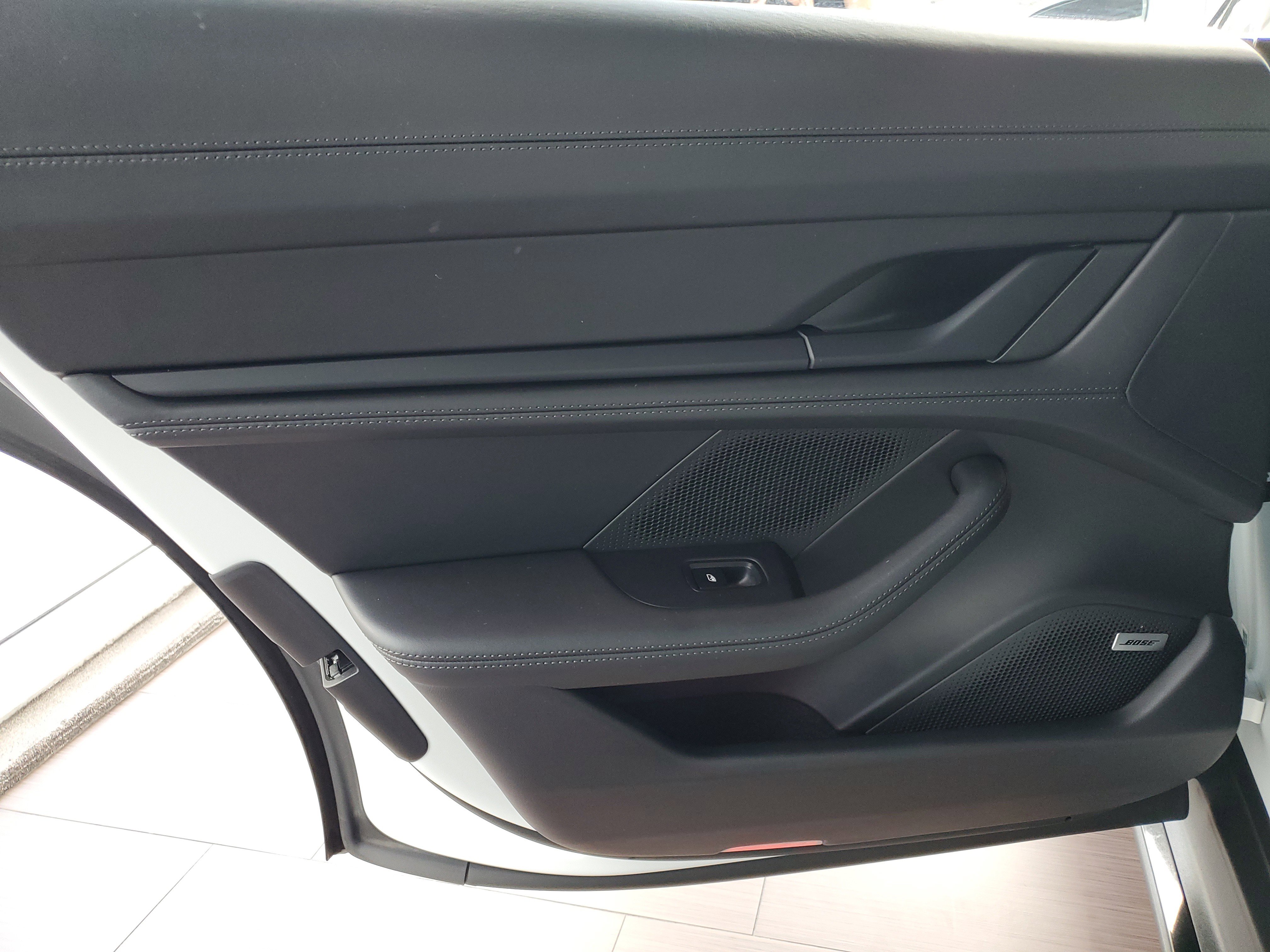 Used 2022 Porsche Taycan GTS image 9