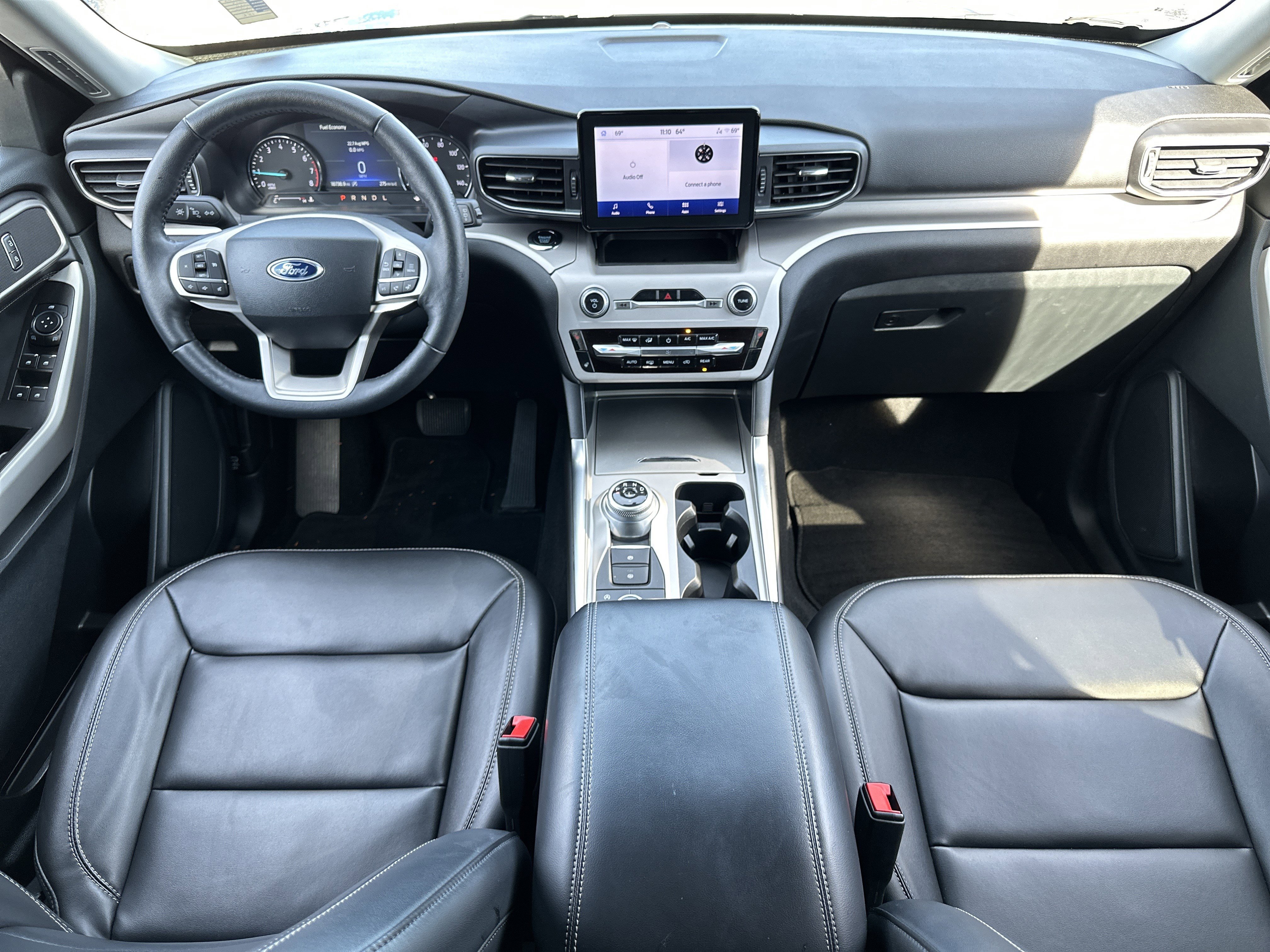 Used 2024 Ford Explorer XLT w/ Equipment Group 202A image 2