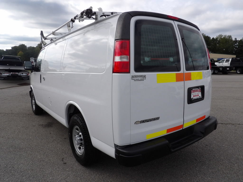Used 2018 Chevrolet Express 2500 w/ Driver Convenience Package RWD image 5