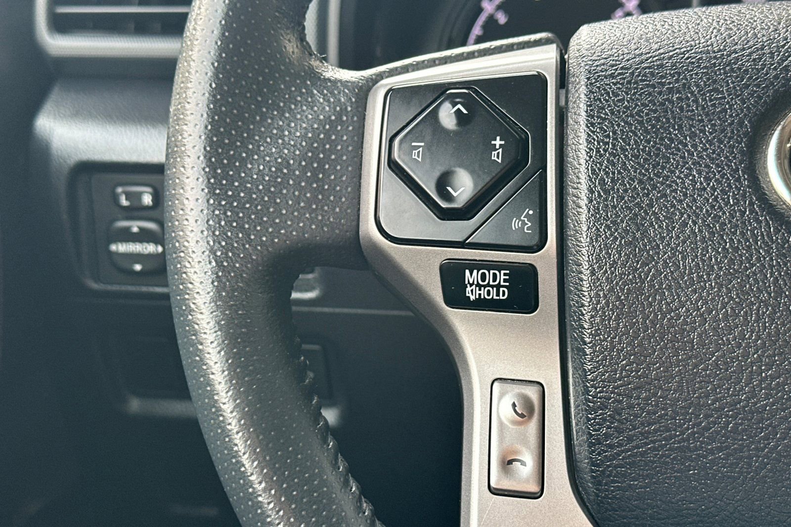 Used 2024 Toyota 4Runner SR5 AWD/4WD image 32