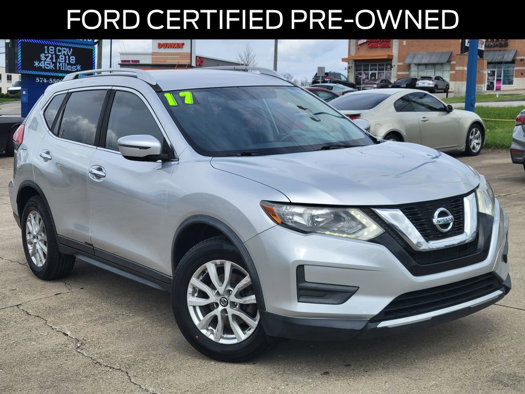 Used 2017 Nissan Rogue SV image 2