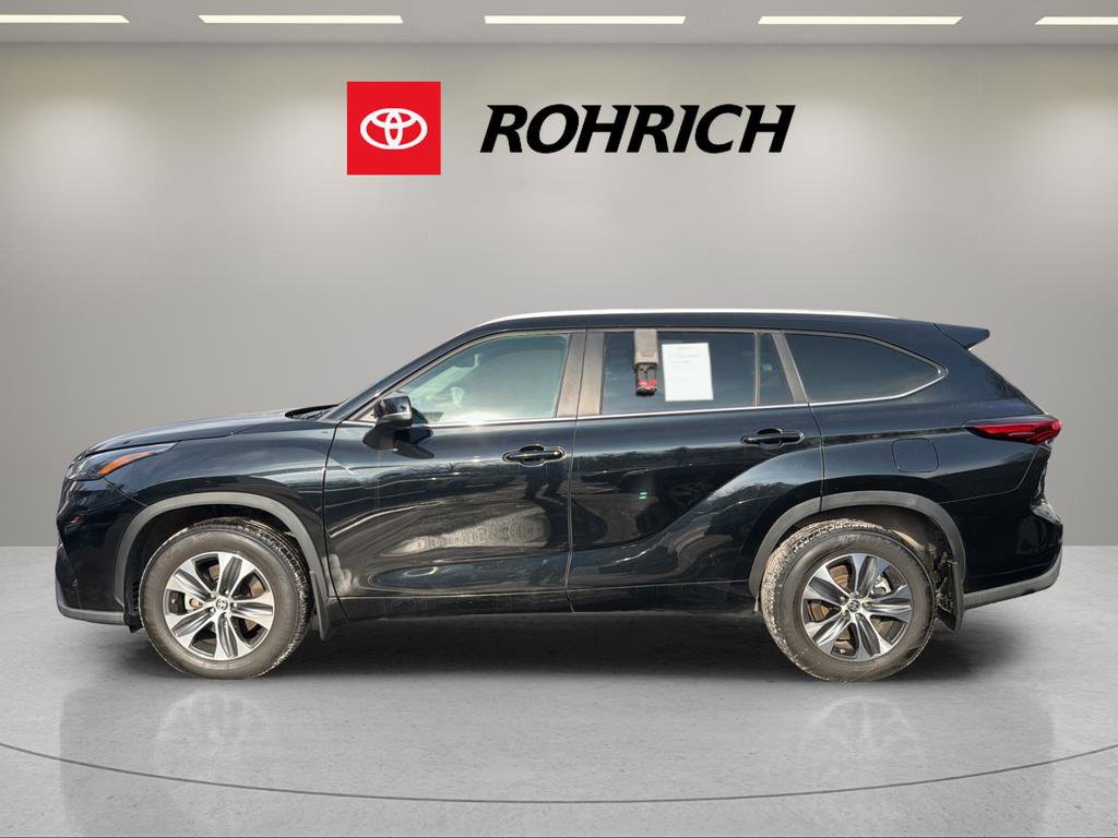 Used 2023 Toyota Highlander XLE image 9
