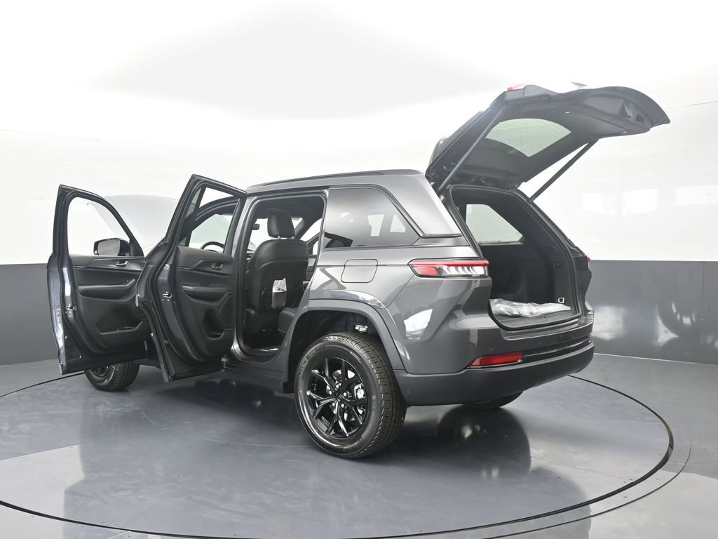 New 2025 Jeep Grand Cherokee Altitude image 67