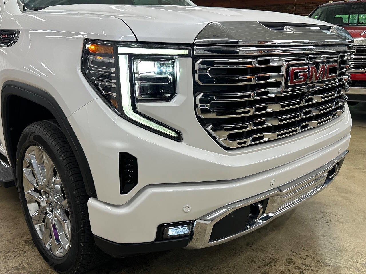 Used 2023 GMC Sierra 1500 Denali w/ Technology Package AWD/4WD image 12