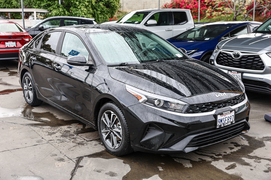 Used 2024 Kia Forte LXS w/ LXS Technology Package FWD image 2
