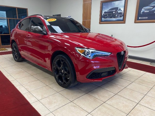 Used 2023 Alfa Romeo Stelvio Estrema image 7