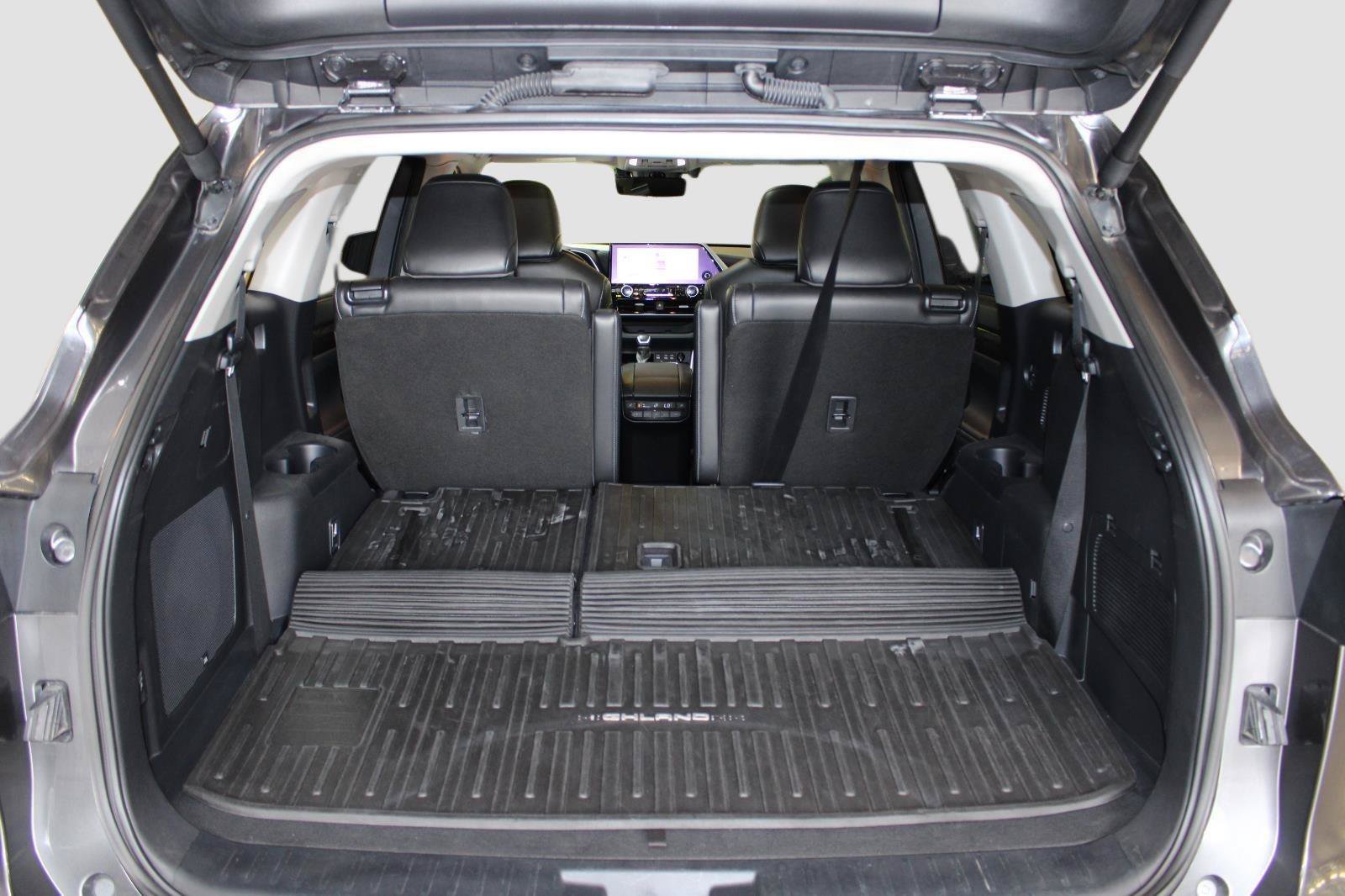 Used 2024 Toyota Highlander Platinum AWD/4WD image 32