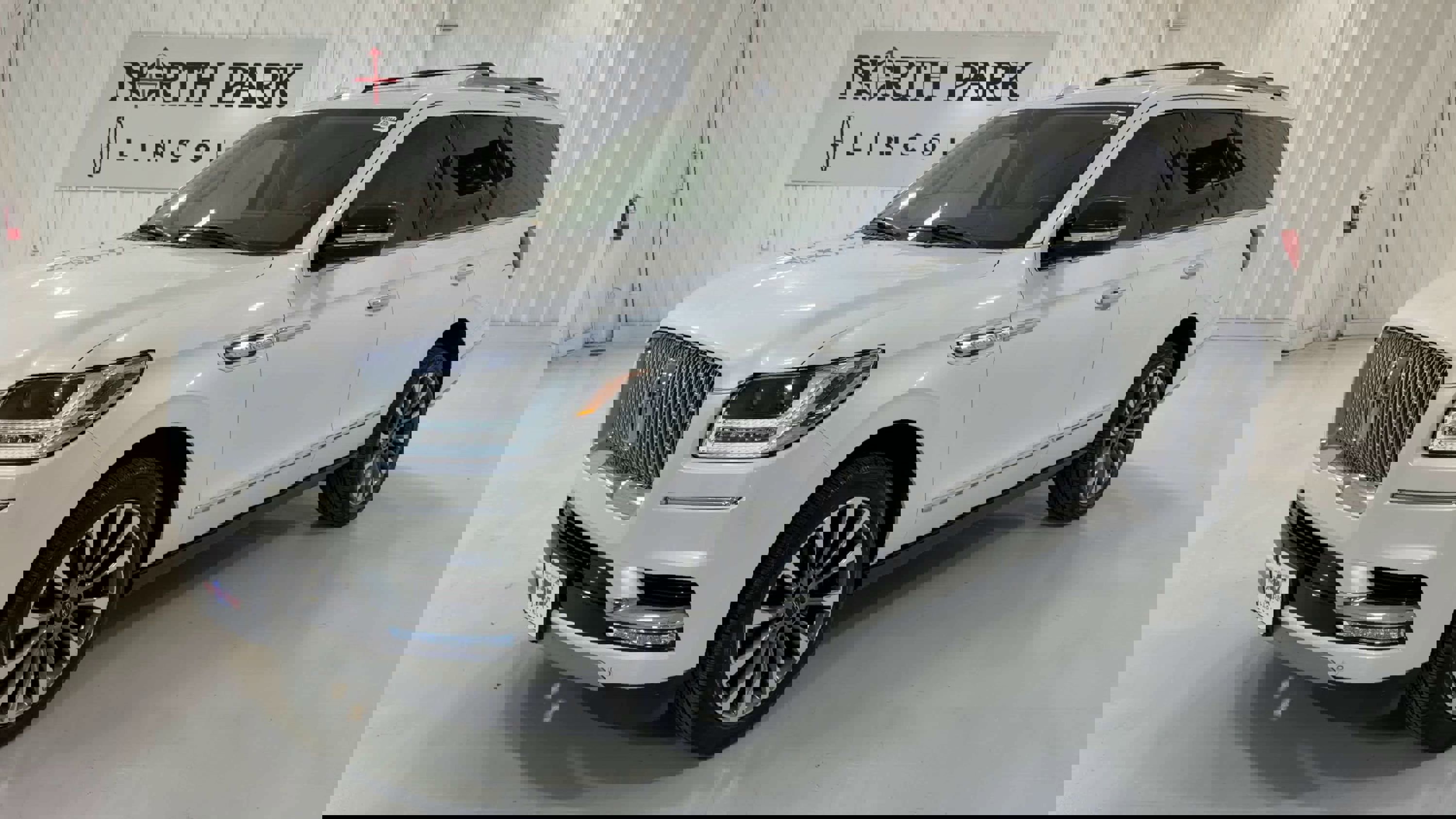 Used 2019 Lincoln Navigator Select w/ Cargo Package image 5